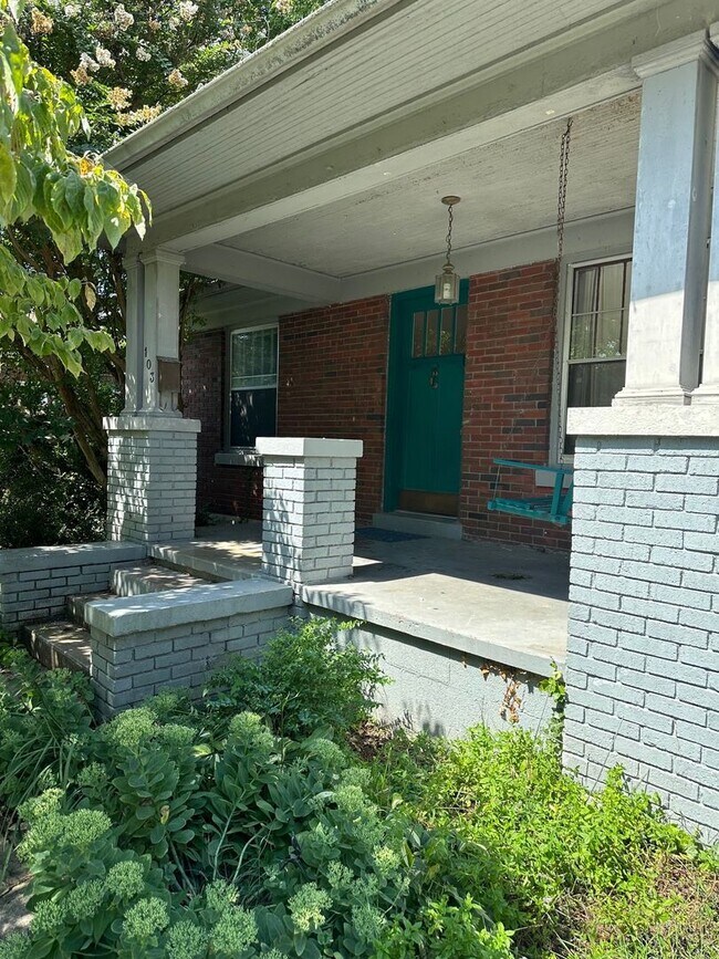 Building Photo - Beautiful, Historic House! Hardwood Floors, Full Basement, Detached Garage; W/D, Pets Ok!