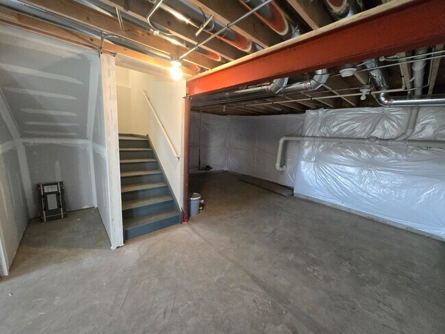 Building Photo - 348 Danforth Dr