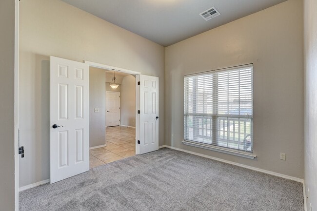 Building Photo - 2816 Coventry Manor Dr