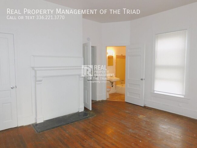 Building Photo - Affordable Tri-plex Unit Available in Gree...