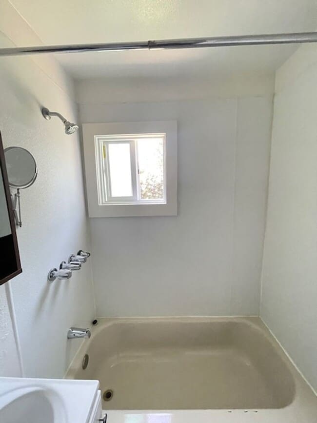 Building Photo - 01735