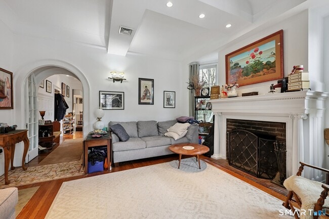 Building Photo - 591 Orange St