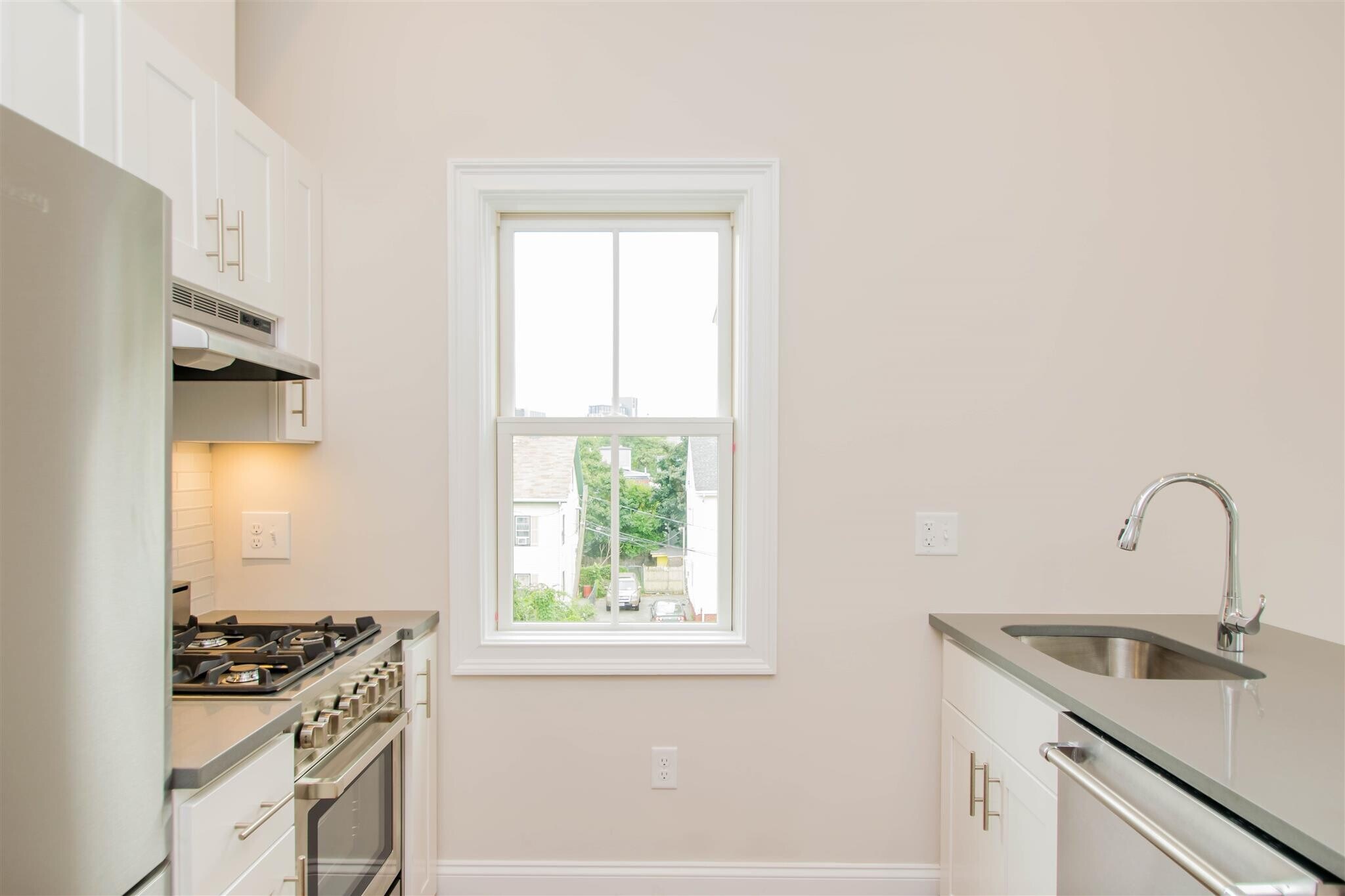 Building Photo - 124 Columbia St