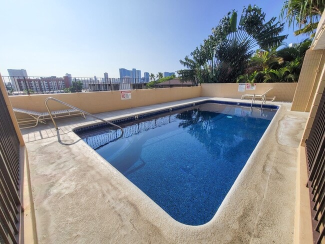 Building Photo - 1023