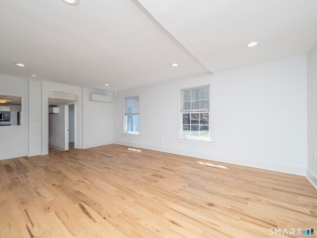 Building Photo - 523 Danbury Rd