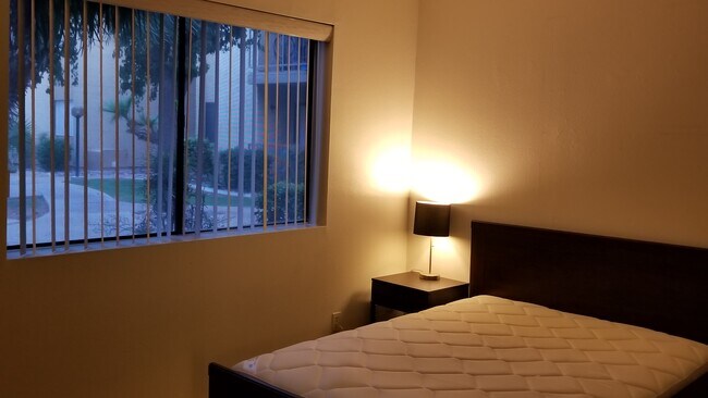 Building Photo - 1111 E University Dr