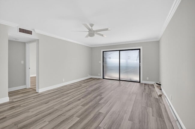 Building Photo - 7076 Huntington Ln