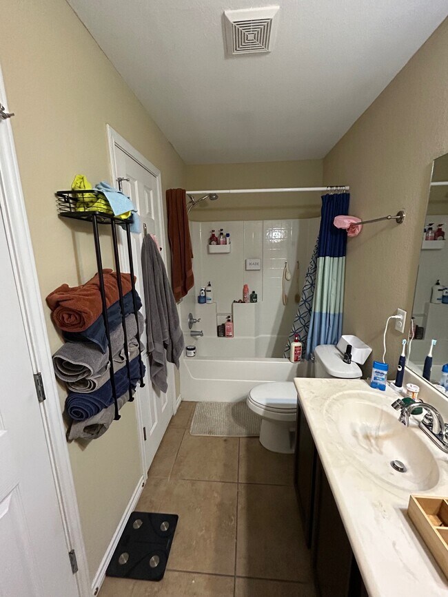 Building Photo - 2502 Horse Shoe Dr