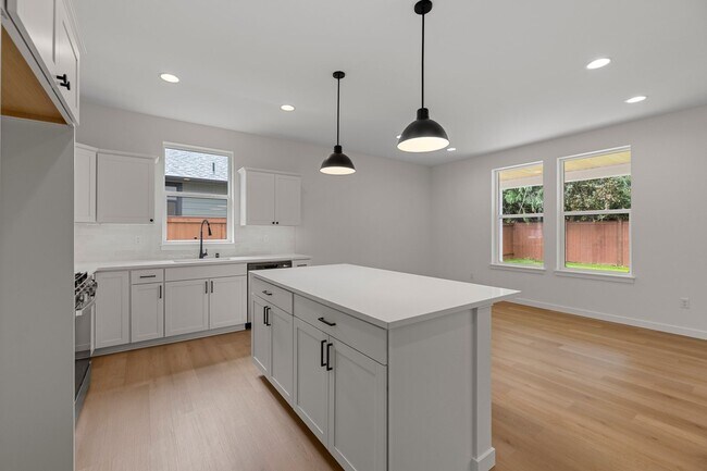 Building Photo - 854 Prospector Pl