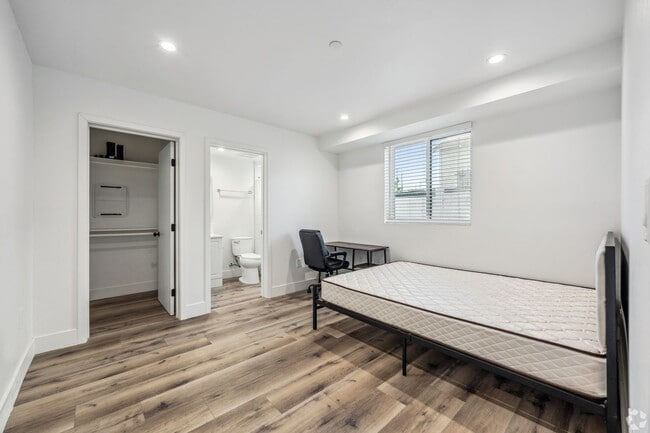 Interior Photo - MH 5401 Carlin St