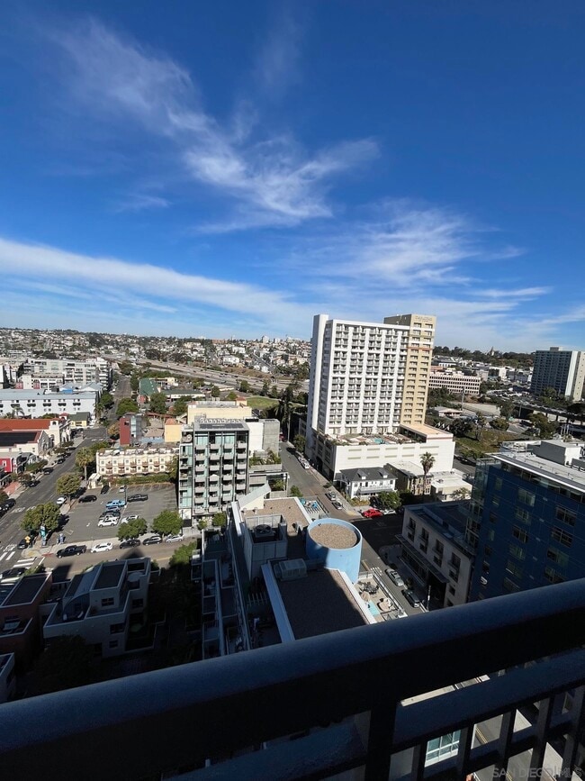 Building Photo - 300 W Beech St