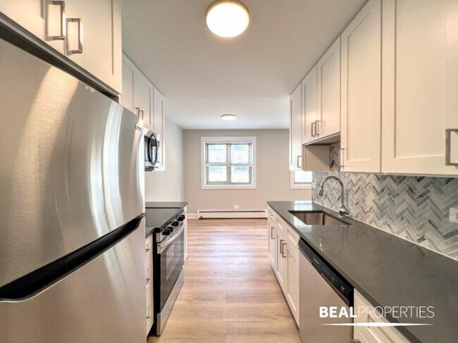 Building Photo - 1 bedroom in CHICAGO IL 60657