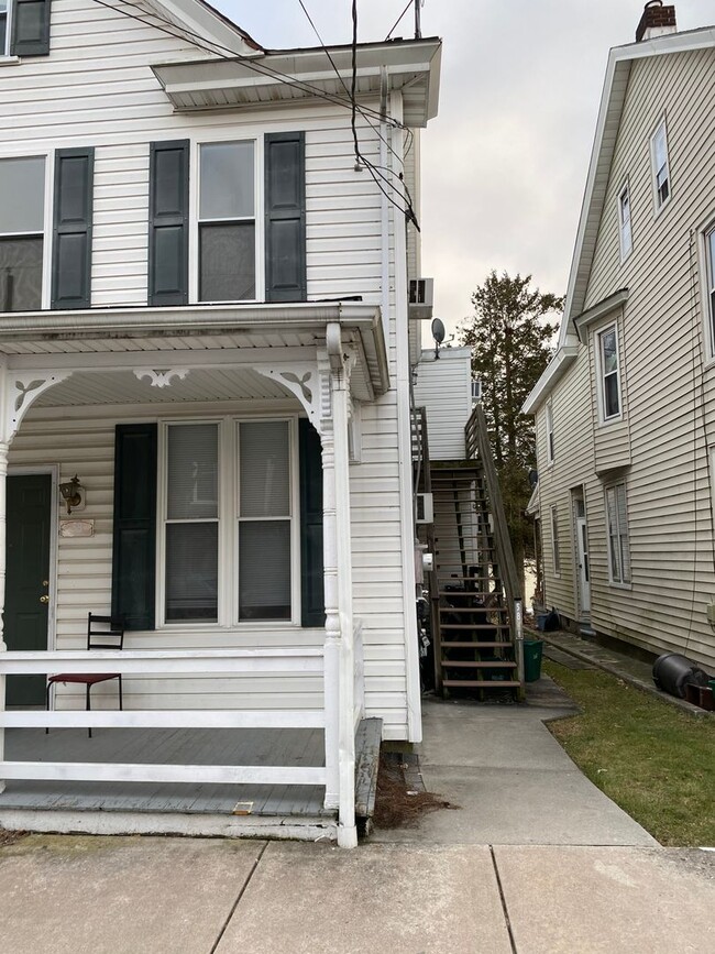 Building Photo - 58 E Washington St