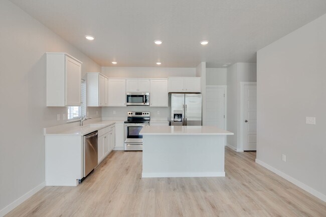 Building Photo - This gorgeous 3 bedroom, 2.5 bath townhome is 1440 square feet of HOME!