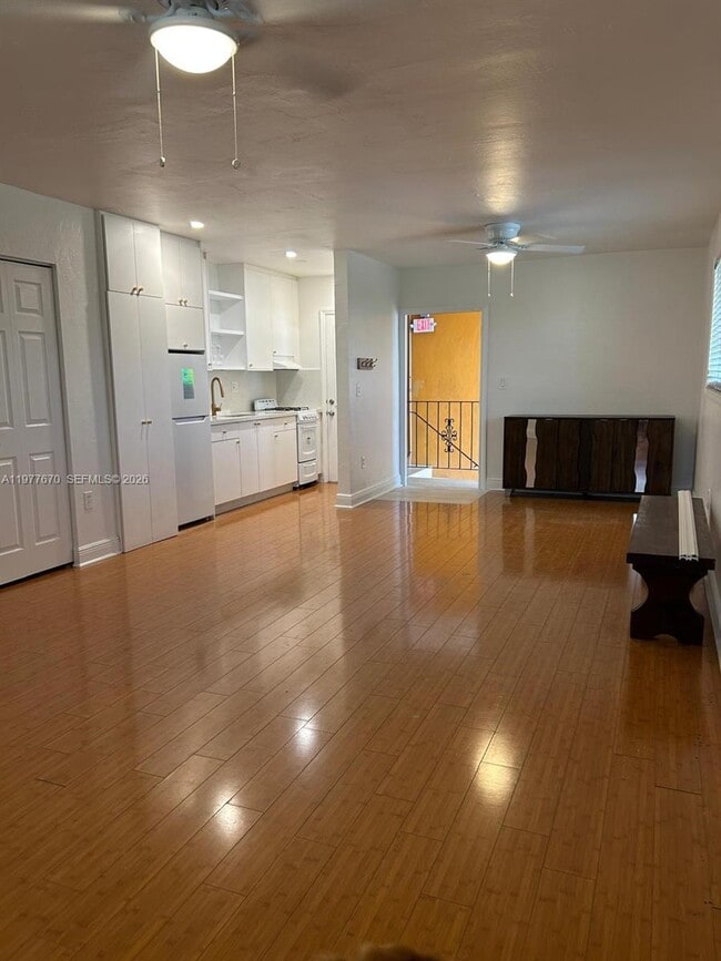 Building Photo - 7901 SW 64th Ave