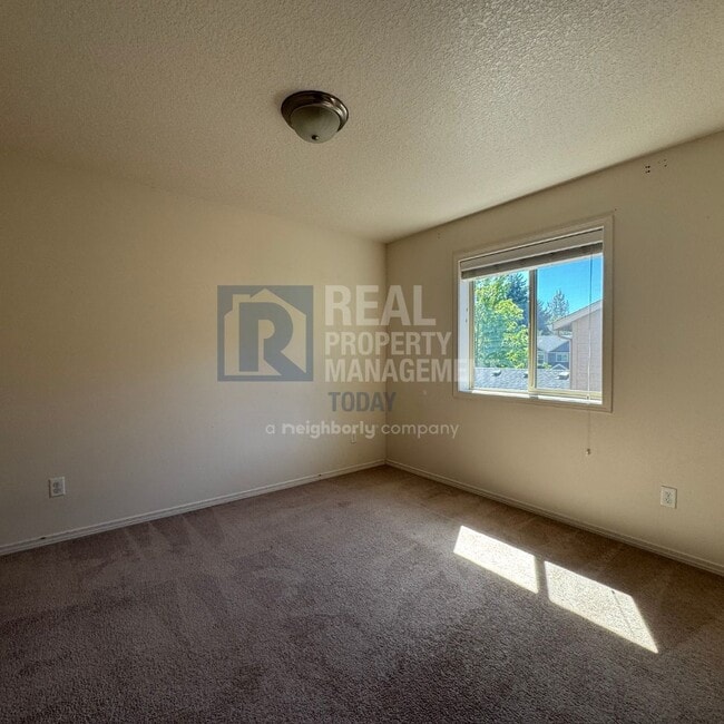 Building Photo - 3611 Loren St NE