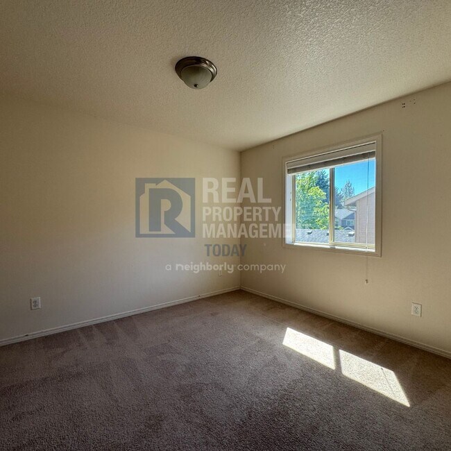 Building Photo - Beautiful 4 Bedroom Home Perfect for Enter...
