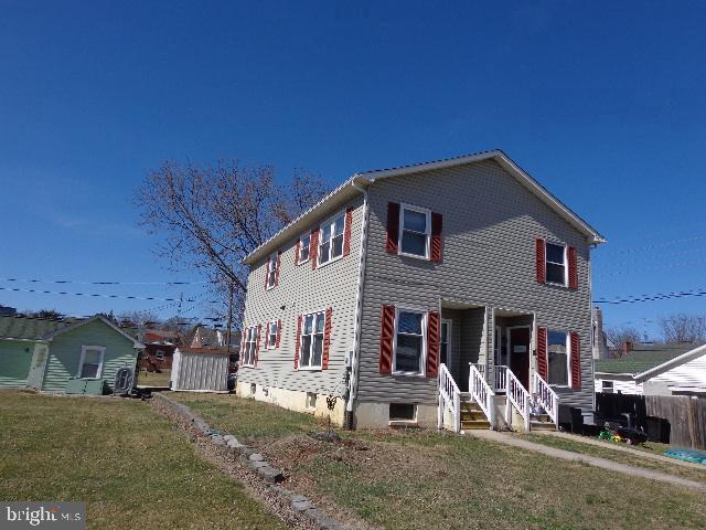 Building Photo - 907 Oak St