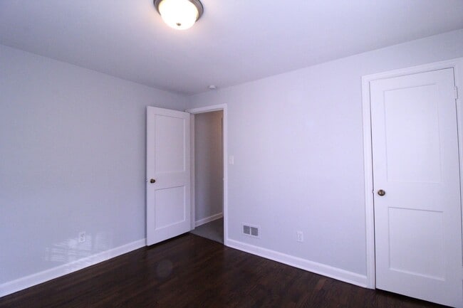 Building Photo - November FREE On This 2 Bedroom 2 Bath