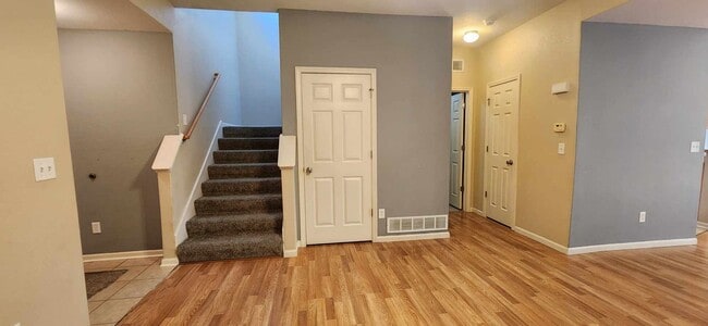 Building Photo - Spacious Town House for Rent