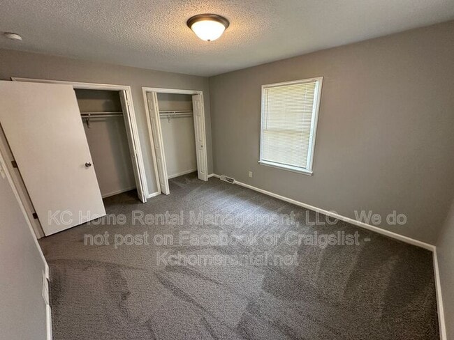 Building Photo - 708 NW Mock Ave