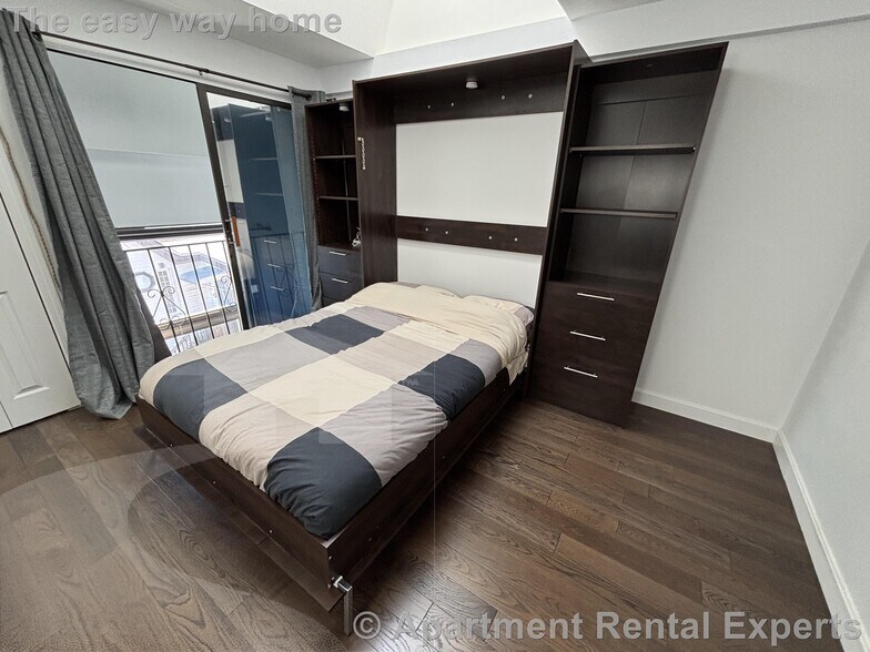 Building Photo - 14 Locust St