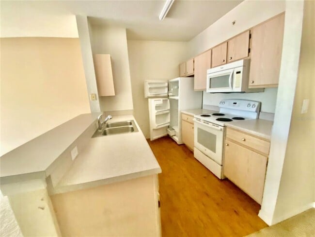 Building Photo - 5479 Vineland Rd