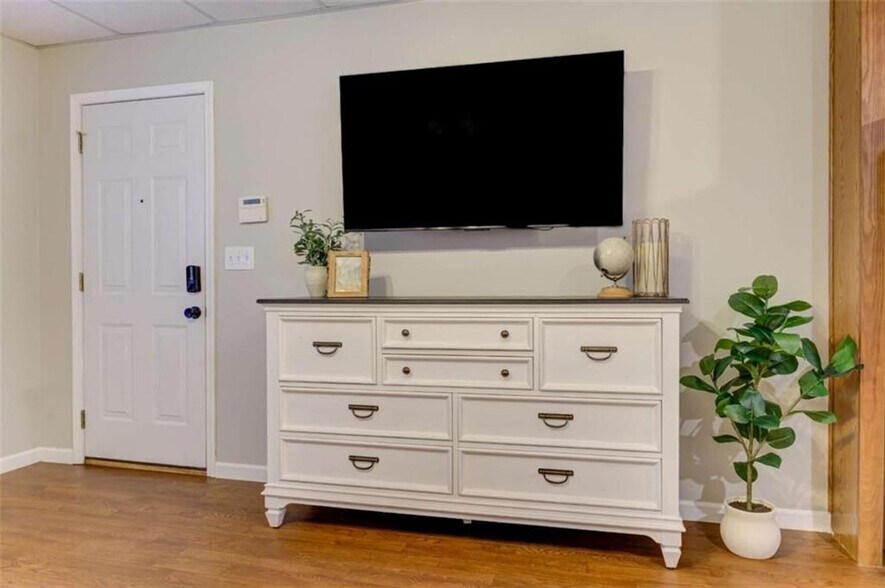 Building Photo - 2535 Hickory Rd