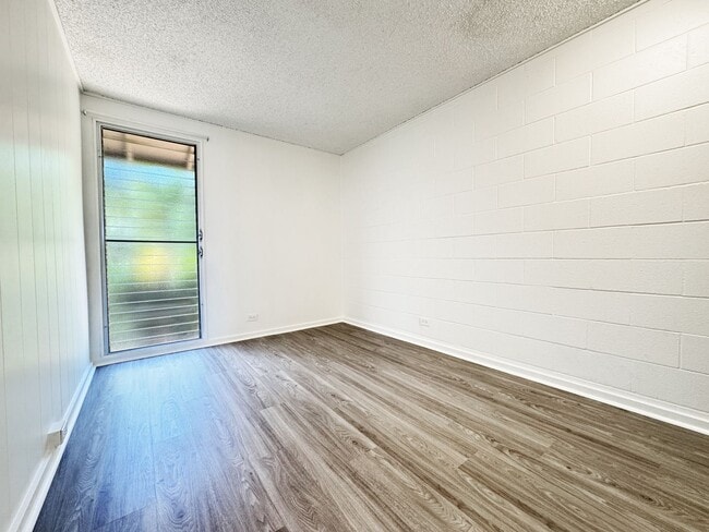 Building Photo - Recently Refreshed Makakilo Condo