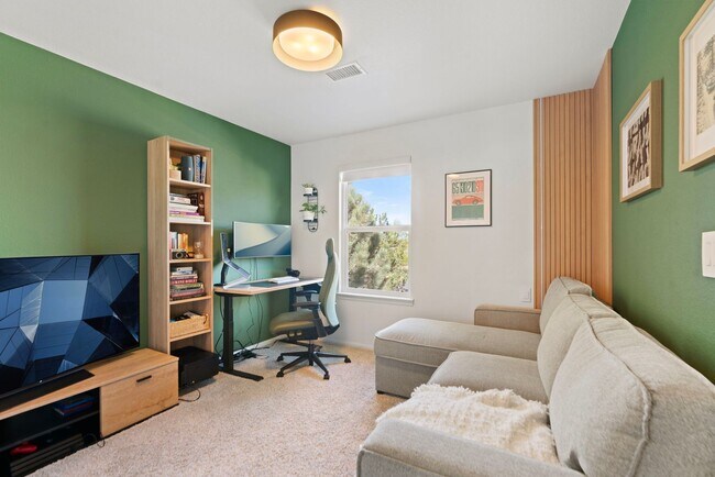Building Photo - Central Park Prime Location Home - 3 Bed, 3 Bath, 2 Car Attached Garage