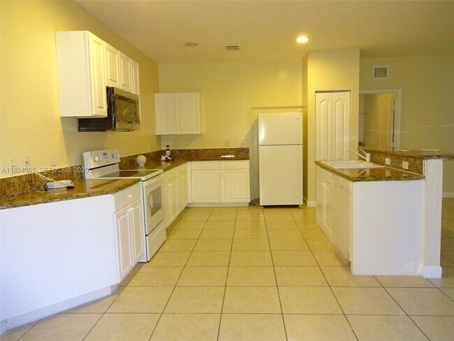 Building Photo - 174 NE 32nd Terrace