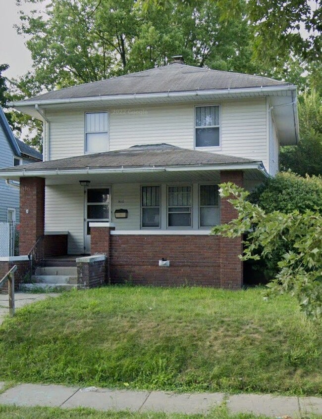 Building Photo - 912 E Calvert St