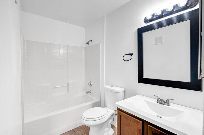 Building Photo - Condo with 2 Beds/2 Baths in Las Vegas near UNLV & McCarran Airport