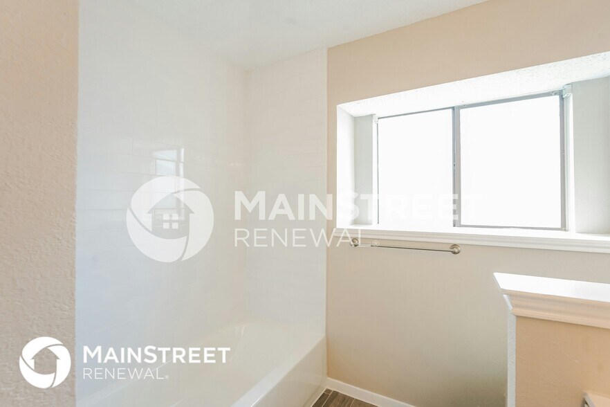 Building Photo - 7132 Penshire Dr