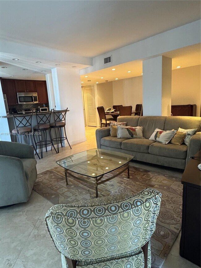 Building Photo - 77 Crandon Blvd