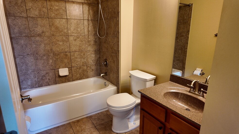 Building Photo - 3505 Thorngate Dr
