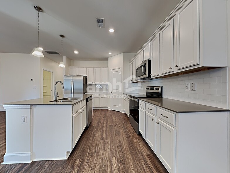 Building Photo - 410 Wright Rd A