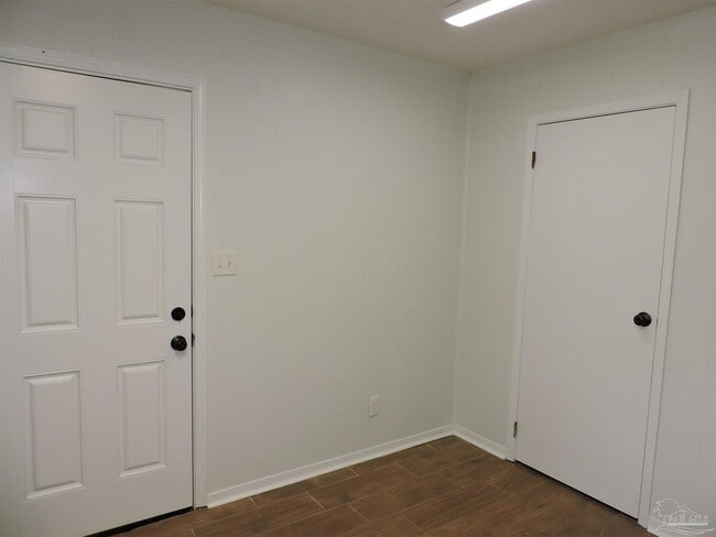 Building Photo - 5720 Fairway Dr