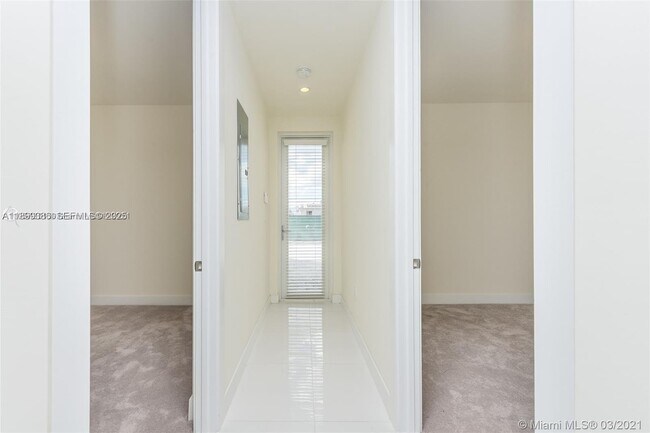 Building Photo - 6310 NW 103rd Pl