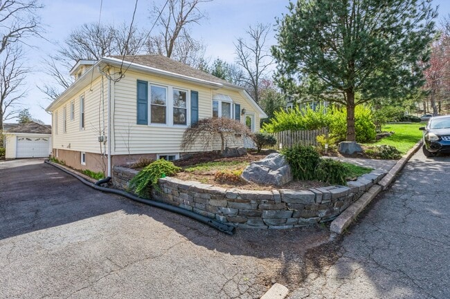 Building Photo - 34 Glenview Terrace