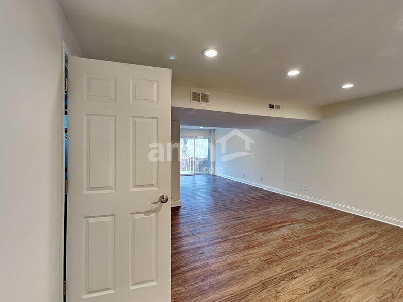 Building Photo - 7450 Sterling Springs Way