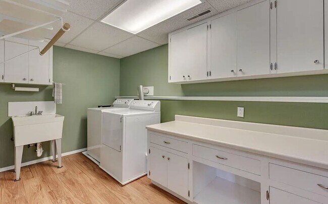 Building Photo - FULLY GUTTED & RENOVATED 5-Bedroom Home in...