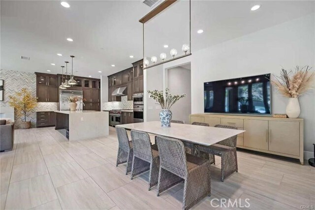 Building Photo - 52 Pedigree