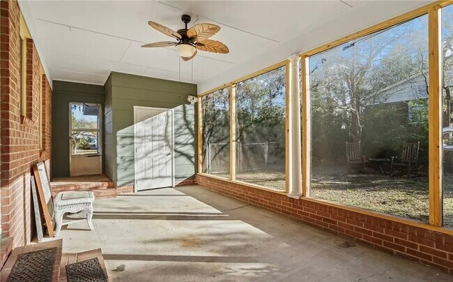 Building Photo - 2529 Sycamore St