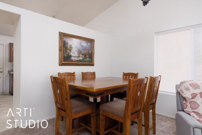 Building Photo - Short term fully furnished 3-bedroom 2 bat...