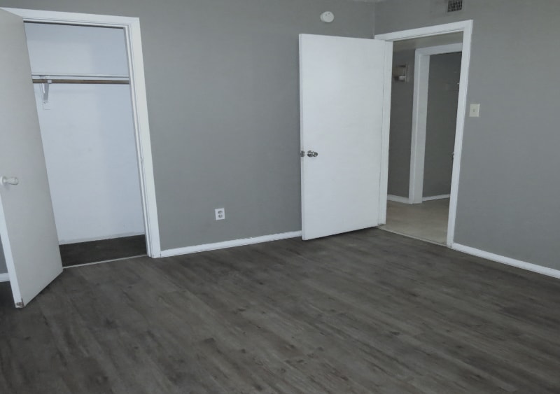 Building Photo - 2703 Poplar Cir