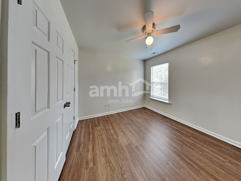 Building Photo - 1438 Pleasant Garden Ln
