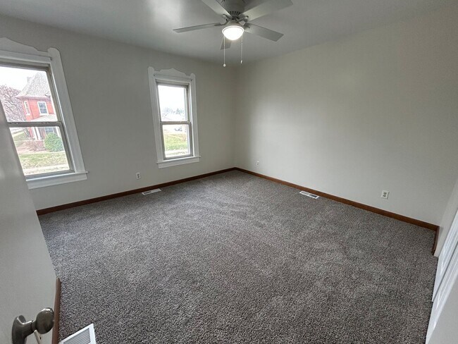 Building Photo - 1039-1039 S 12th St