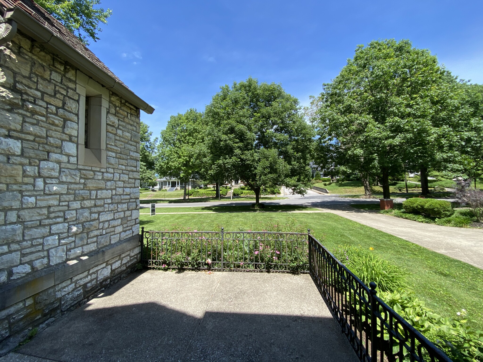 Front Patio - 100 Mcdowell Rd