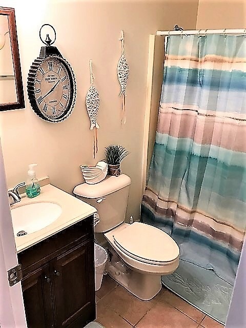 Building Photo - Golf Colony Unit 2B  Avail: Through June 3...